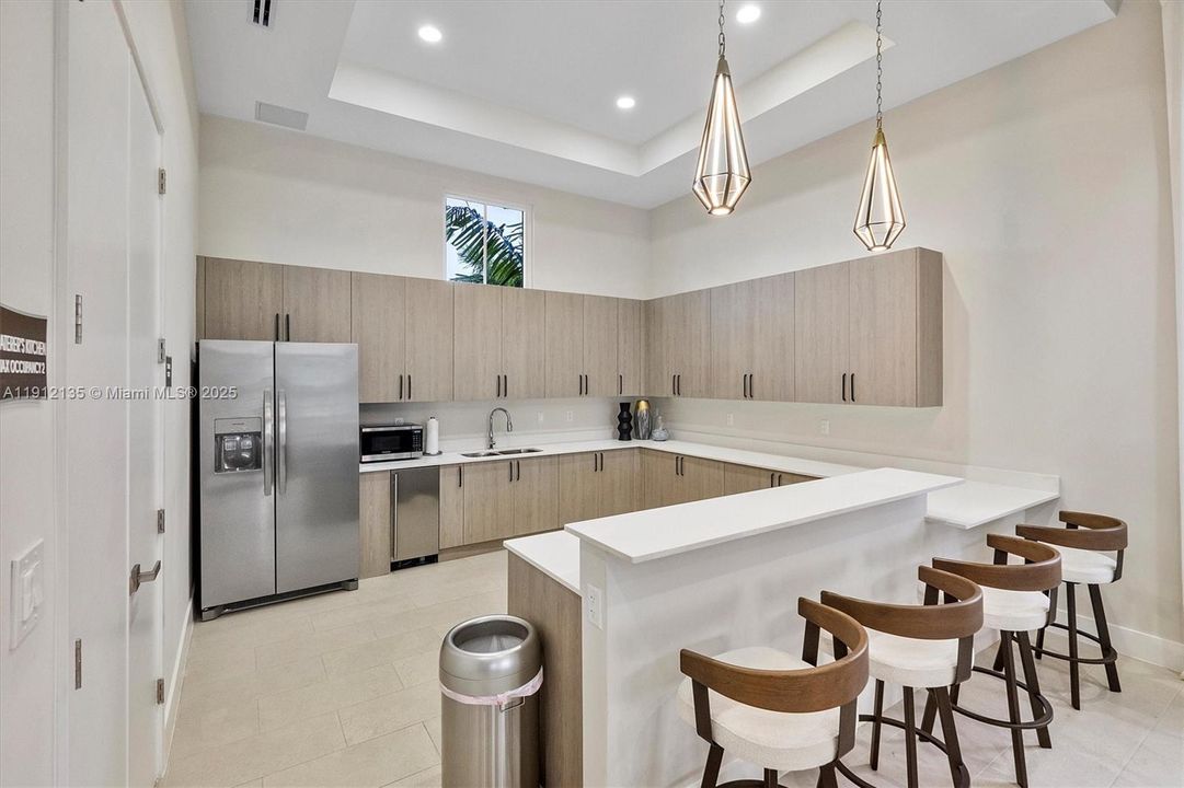 На продажу: $769,000 (3 спален, 2 ванн, 1624 Квадратных фут)