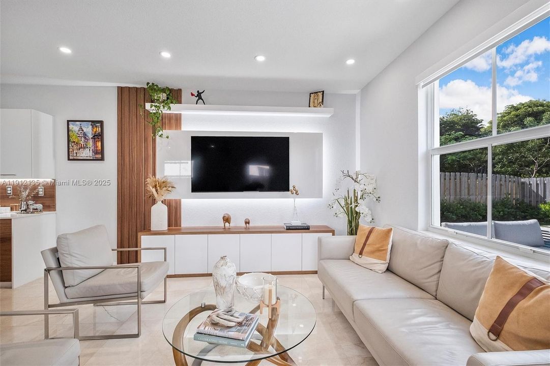 На продажу: $769,000 (3 спален, 2 ванн, 1624 Квадратных фут)