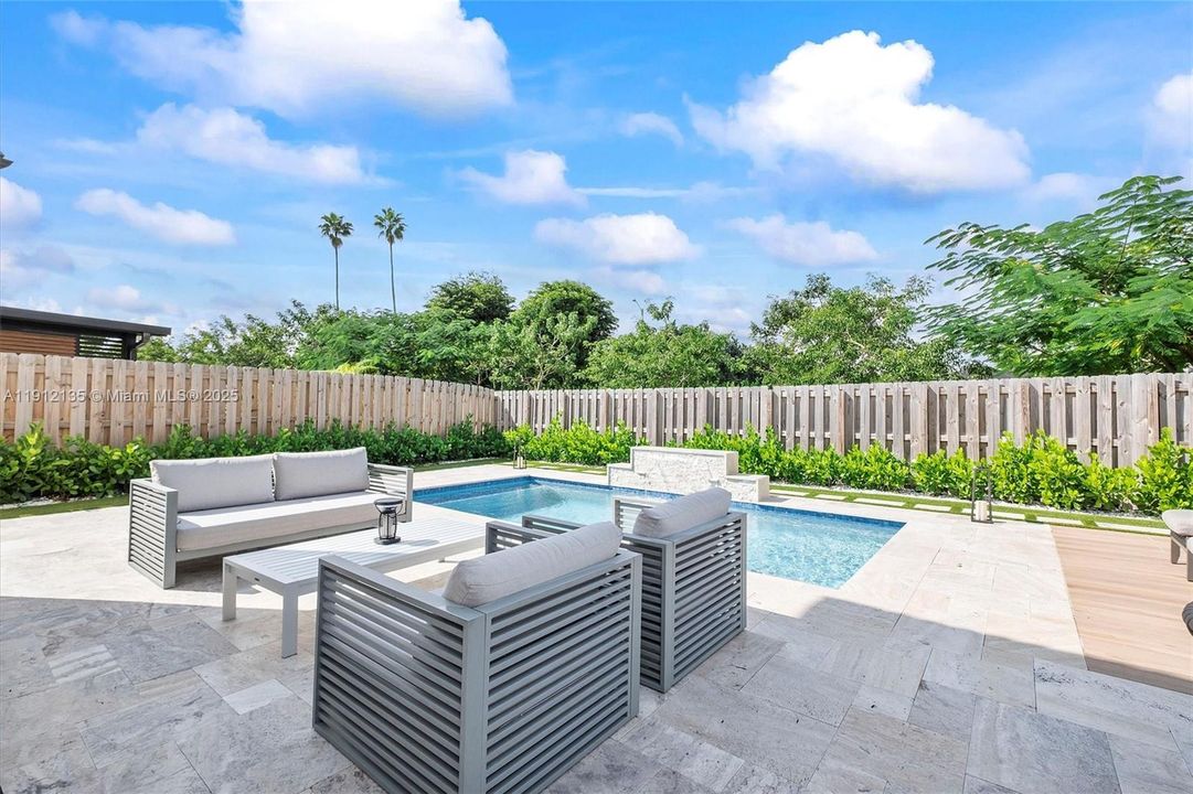 На продажу: $769,000 (3 спален, 2 ванн, 1624 Квадратных фут)