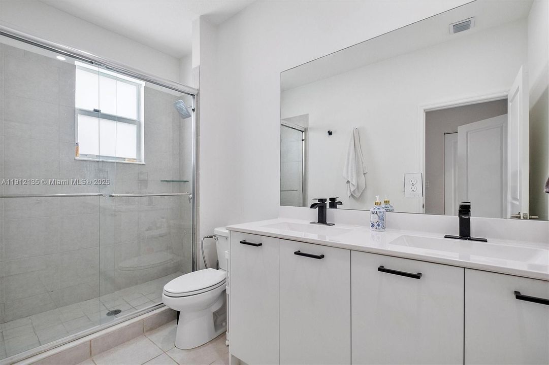 На продажу: $769,000 (3 спален, 2 ванн, 1624 Квадратных фут)