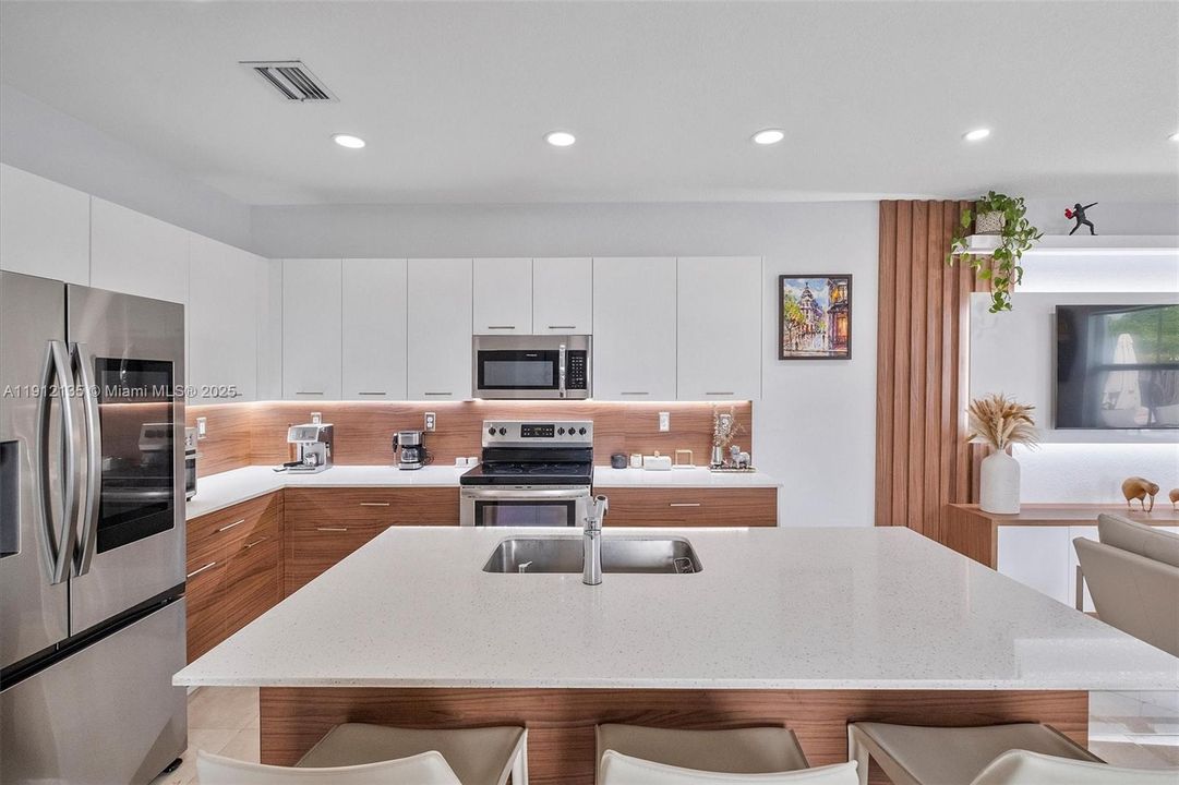 На продажу: $769,000 (3 спален, 2 ванн, 1624 Квадратных фут)