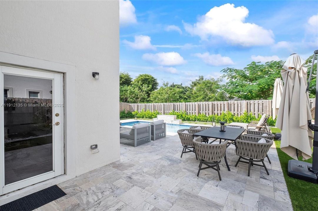 На продажу: $769,000 (3 спален, 2 ванн, 1624 Квадратных фут)