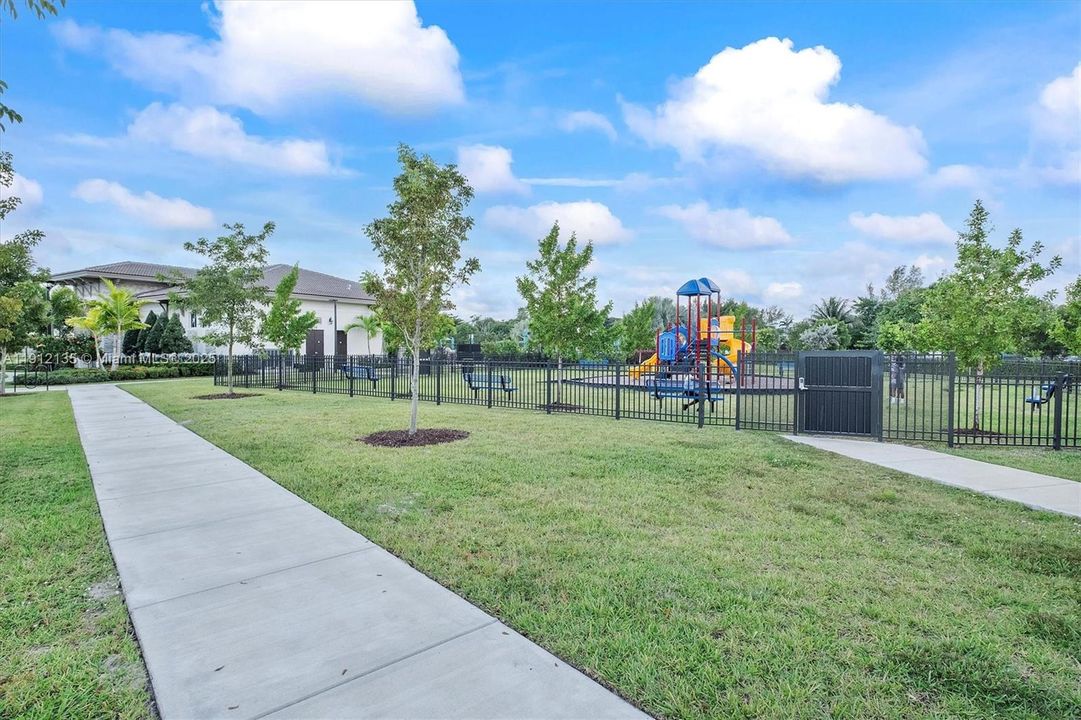 На продажу: $769,000 (3 спален, 2 ванн, 1624 Квадратных фут)