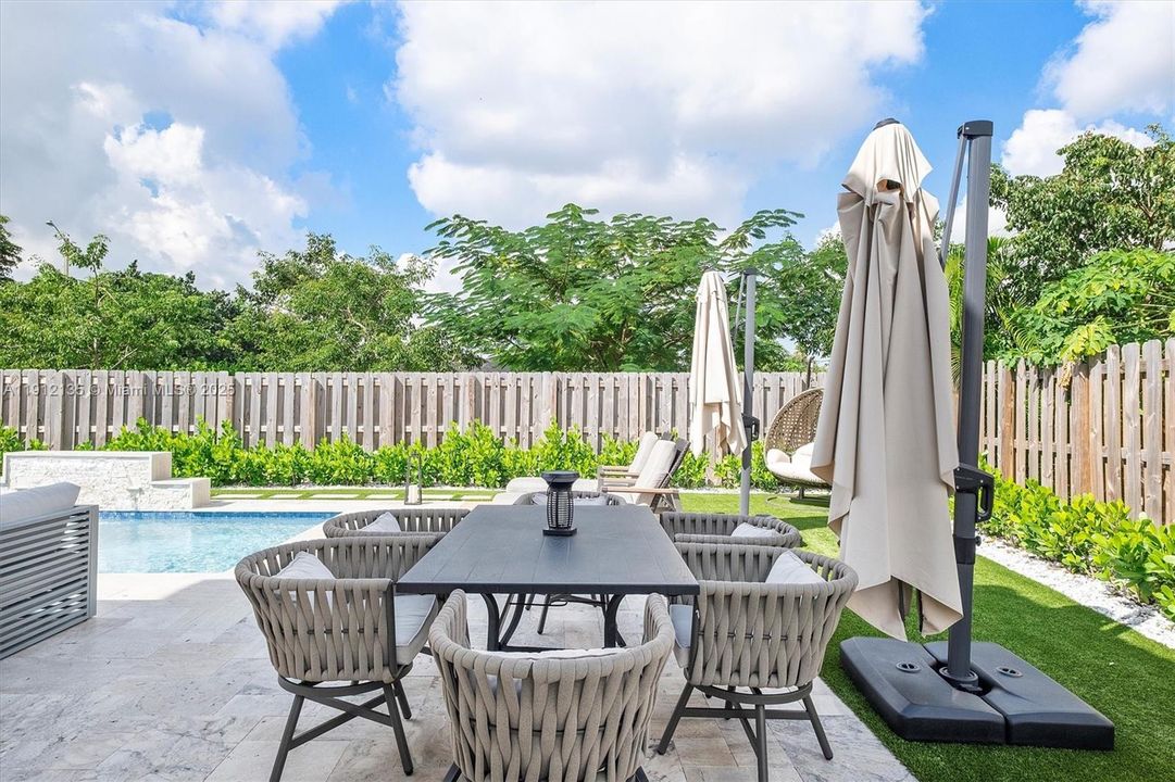 На продажу: $769,000 (3 спален, 2 ванн, 1624 Квадратных фут)