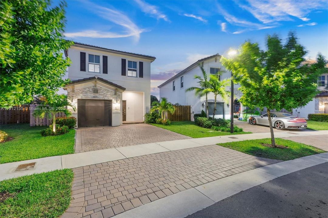 На продажу: $769,000 (3 спален, 2 ванн, 1624 Квадратных фут)