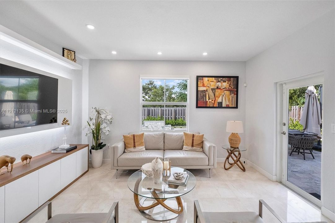 На продажу: $769,000 (3 спален, 2 ванн, 1624 Квадратных фут)