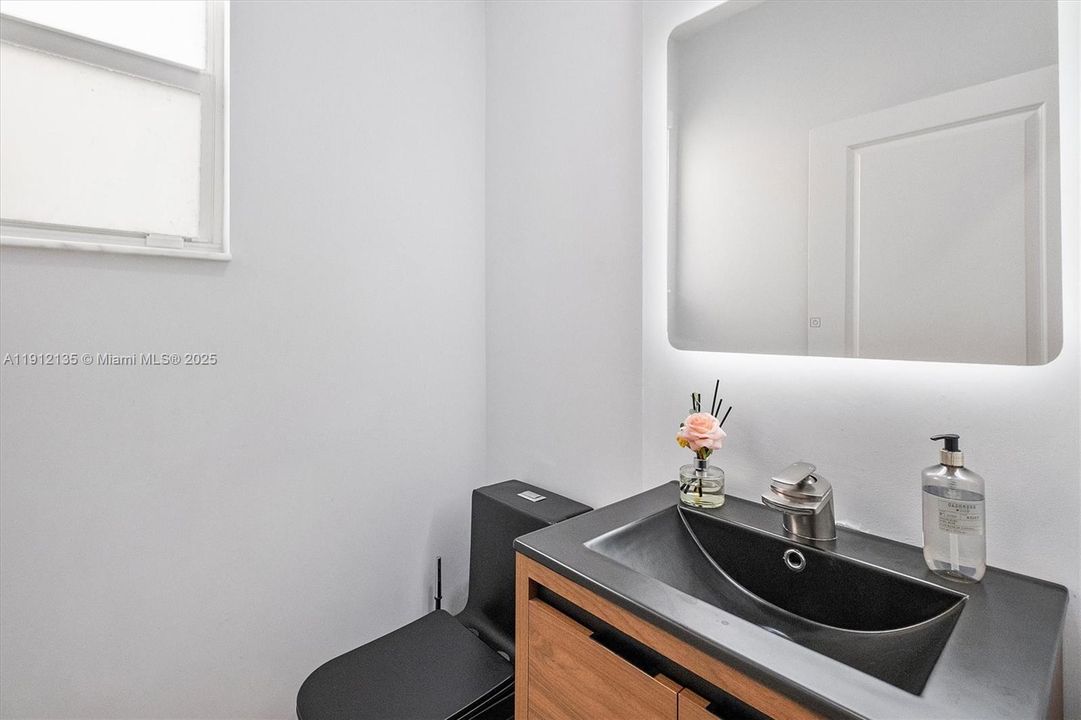 На продажу: $769,000 (3 спален, 2 ванн, 1624 Квадратных фут)