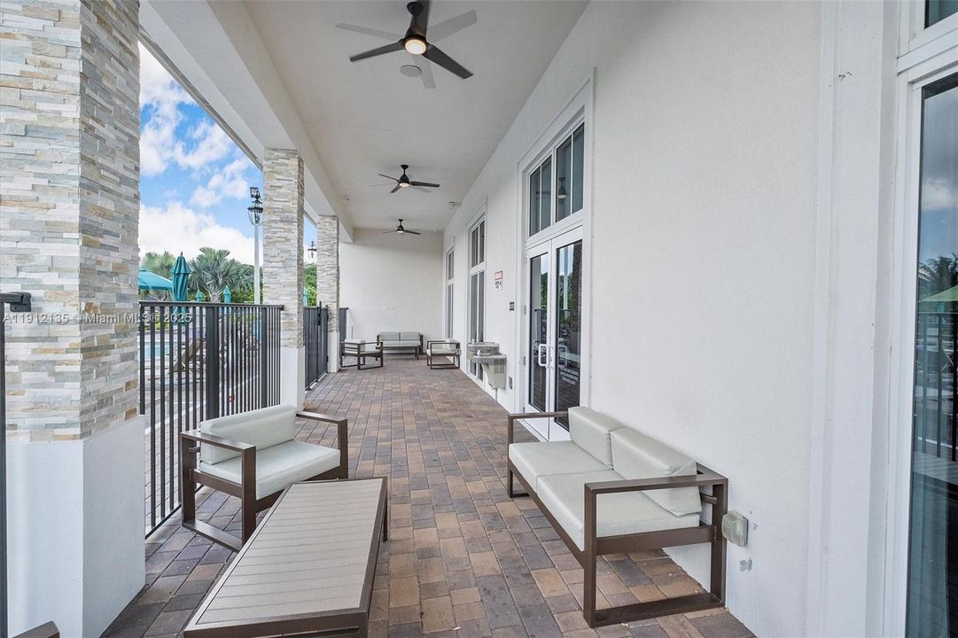 На продажу: $769,000 (3 спален, 2 ванн, 1624 Квадратных фут)