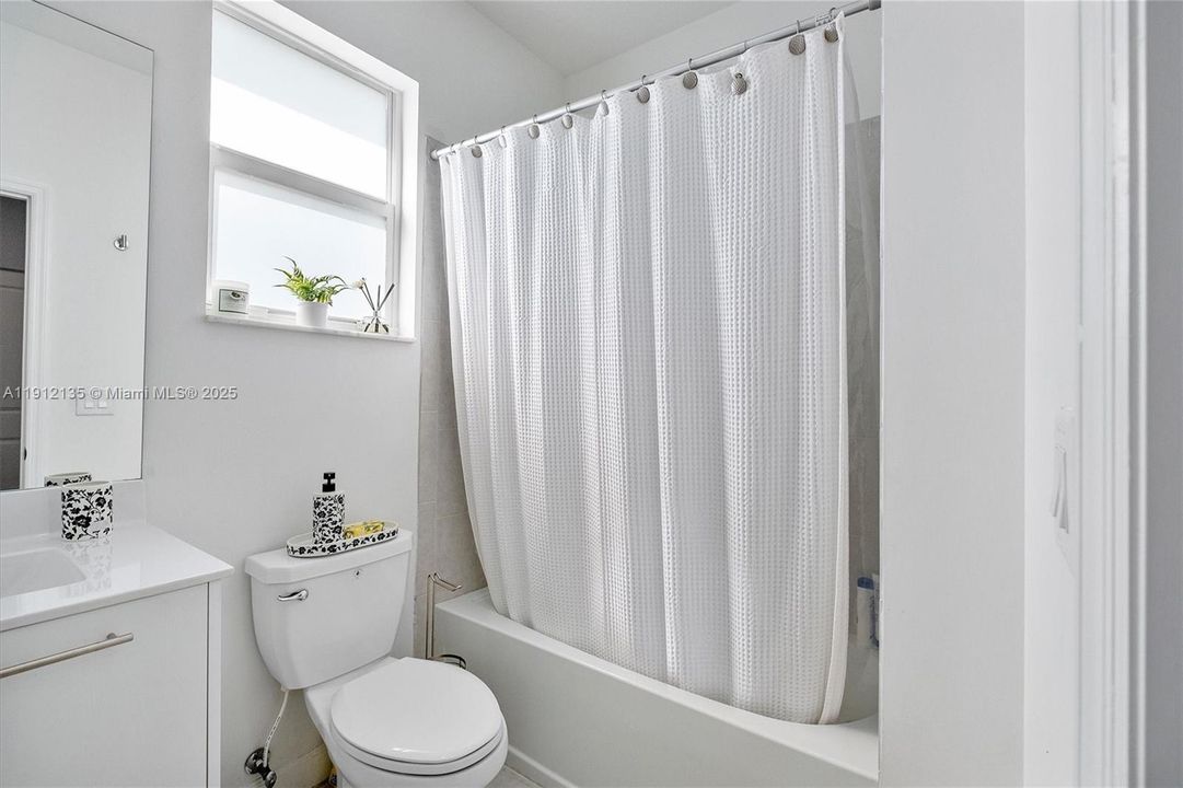 На продажу: $769,000 (3 спален, 2 ванн, 1624 Квадратных фут)