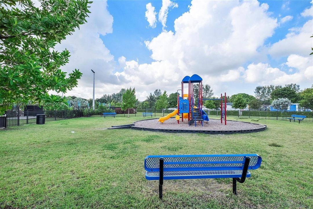 На продажу: $769,000 (3 спален, 2 ванн, 1624 Квадратных фут)