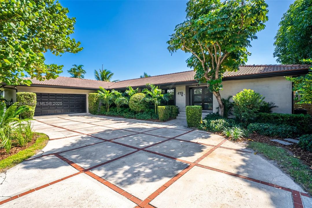 En Renta: $14,900 (4 camas, 2 baños, 2605 Pies cuadrados)