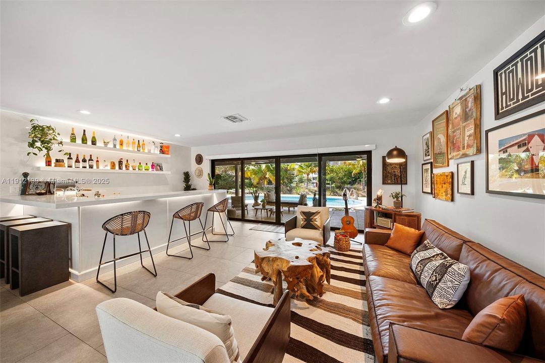 En Renta: $14,900 (4 camas, 2 baños, 2605 Pies cuadrados)