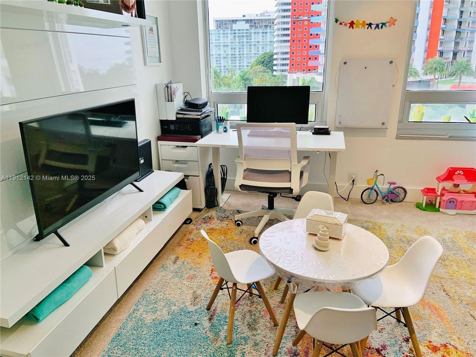 For Sale: $1,125,000 (3 beds, 2 baths, 1869 Square Feet)