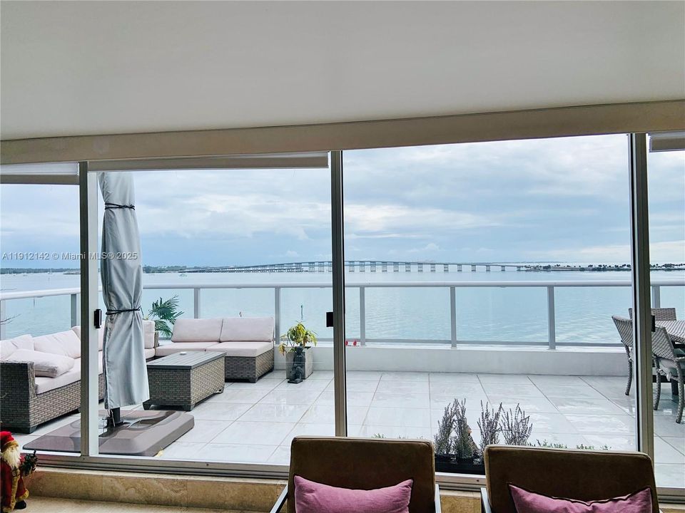 For Sale: $1,125,000 (3 beds, 2 baths, 1869 Square Feet)