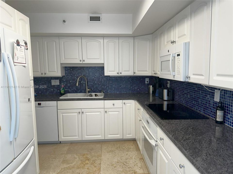 For Sale: $1,125,000 (3 beds, 2 baths, 1869 Square Feet)