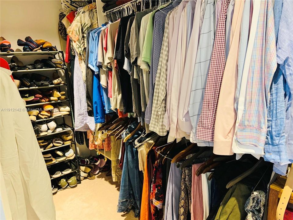 For Sale: $1,125,000 (3 beds, 2 baths, 1869 Square Feet)