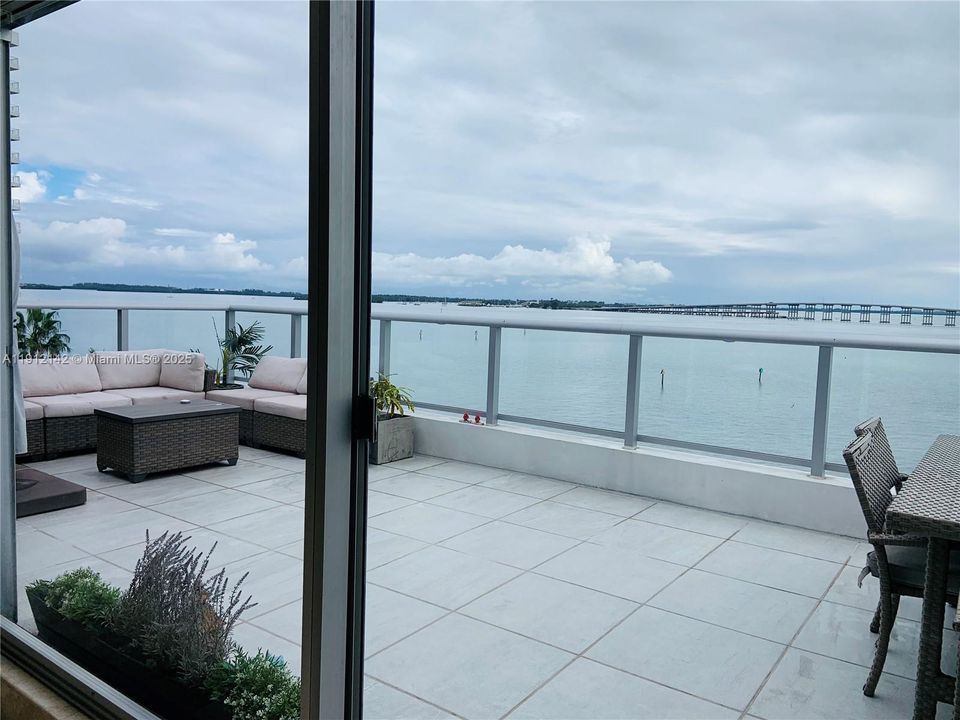 For Sale: $1,125,000 (3 beds, 2 baths, 1869 Square Feet)