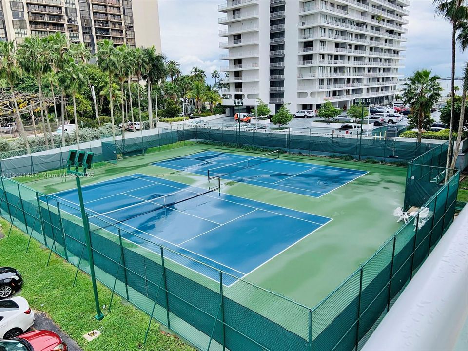 For Sale: $1,125,000 (3 beds, 2 baths, 1869 Square Feet)