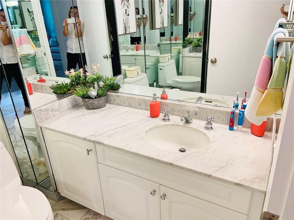 For Sale: $1,125,000 (3 beds, 2 baths, 1869 Square Feet)