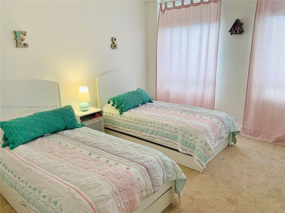 For Sale: $1,125,000 (3 beds, 2 baths, 1869 Square Feet)