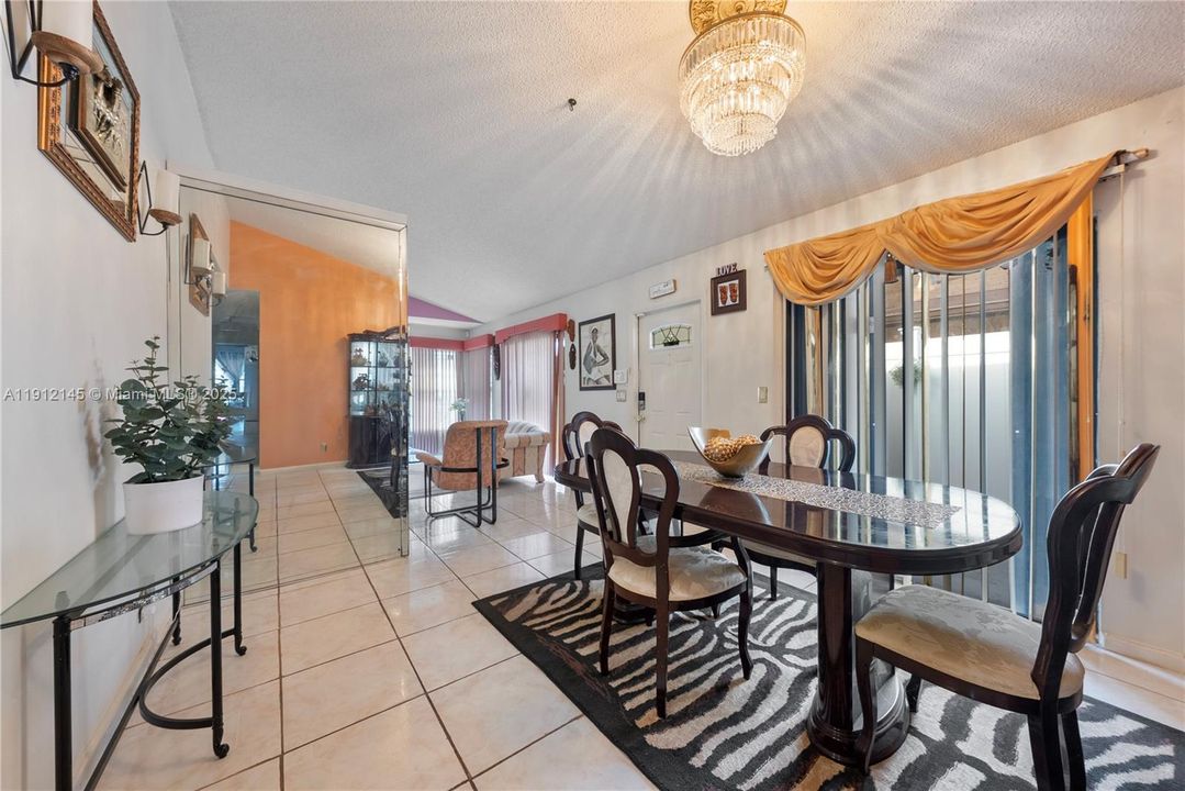 待售: $365,000 (3 贝兹, 2 浴室, 1150 平方英尺)