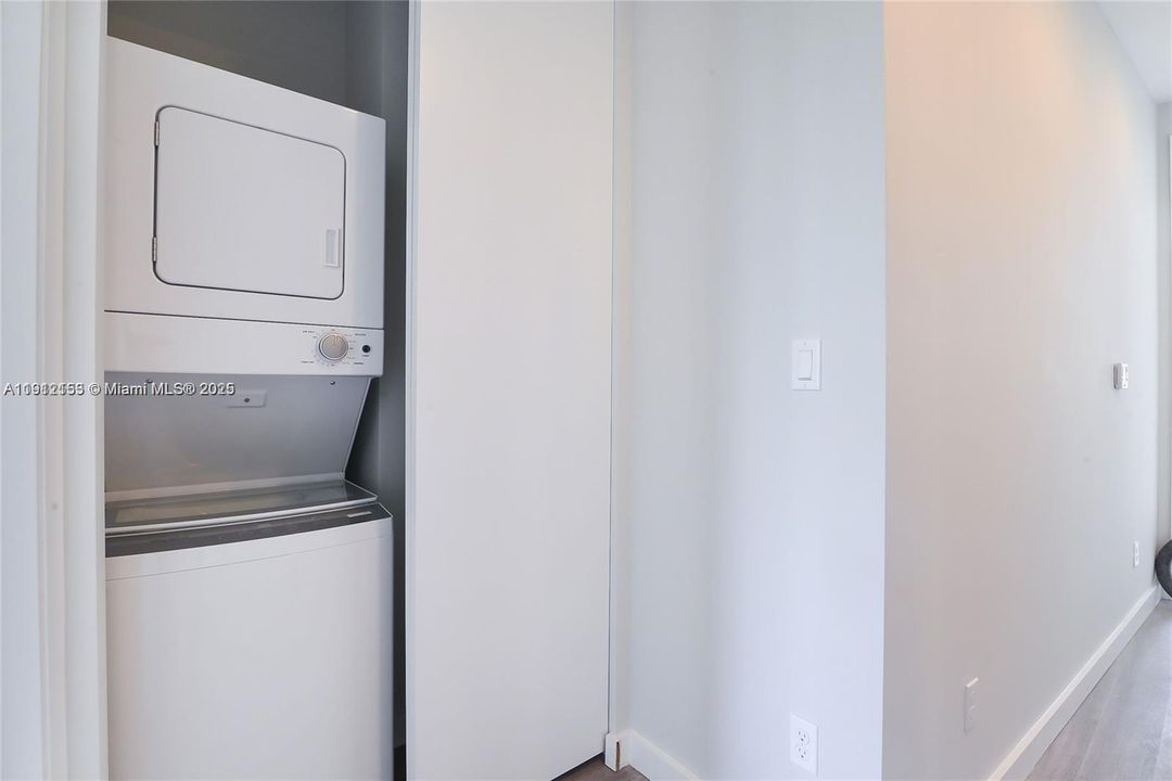 合同活跃: $4,800 (3 贝兹, 2 浴室, 10279 平方英尺)