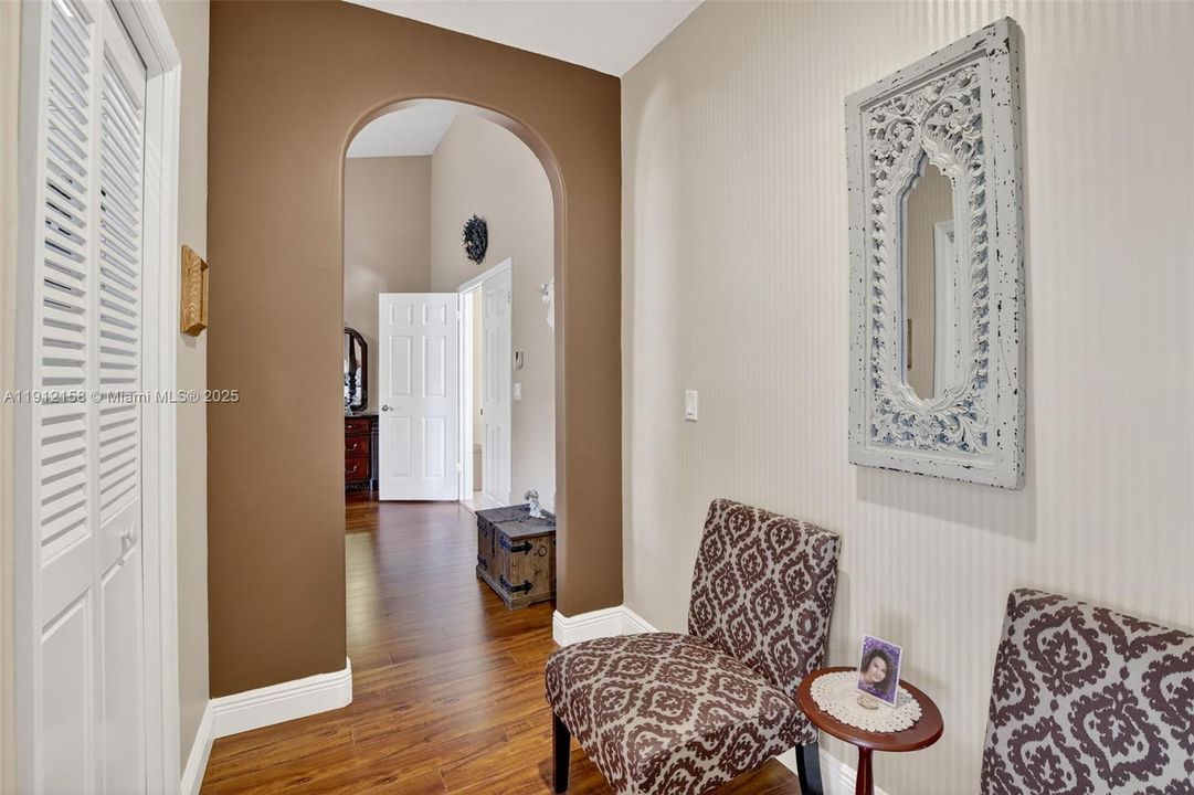 合同活跃: $950,000 (4 贝兹, 3 浴室, 3520 平方英尺)