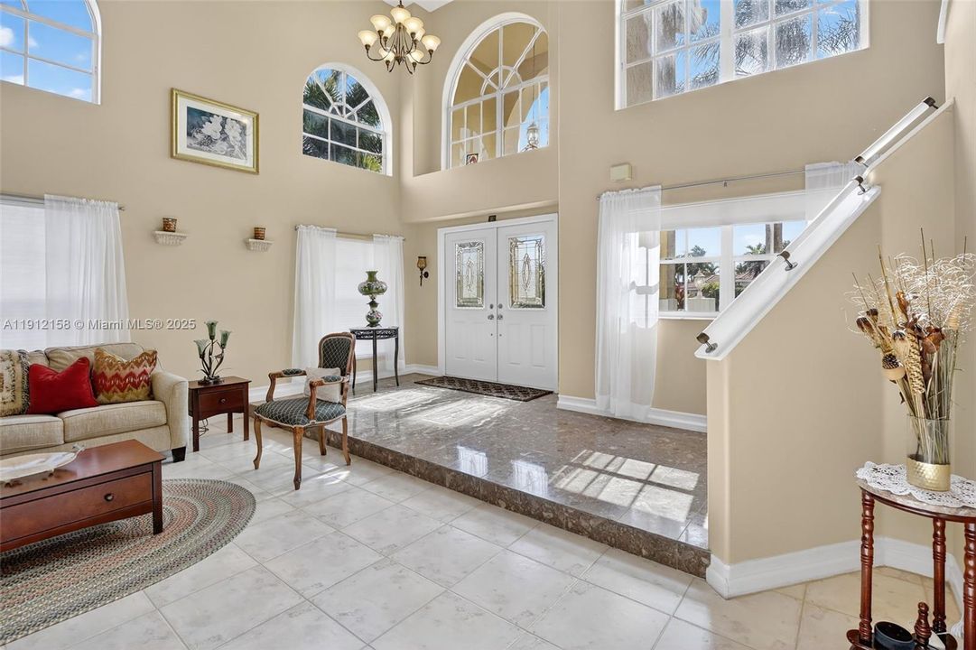 合同活跃: $950,000 (4 贝兹, 3 浴室, 3520 平方英尺)