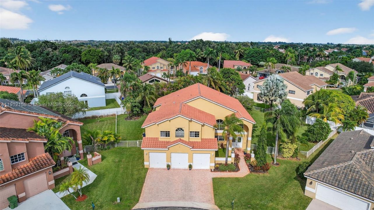 合同活跃: $950,000 (4 贝兹, 3 浴室, 3520 平方英尺)