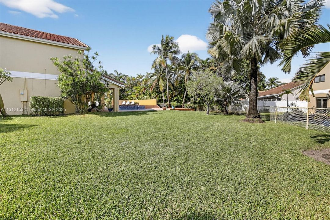 合同活跃: $950,000 (4 贝兹, 3 浴室, 3520 平方英尺)