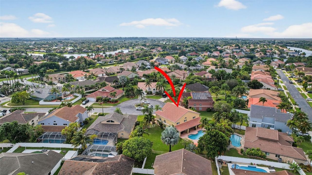 合同活跃: $950,000 (4 贝兹, 3 浴室, 3520 平方英尺)