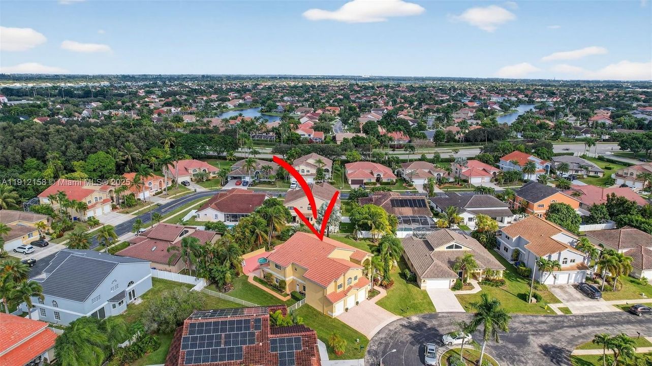 合同活跃: $950,000 (4 贝兹, 3 浴室, 3520 平方英尺)