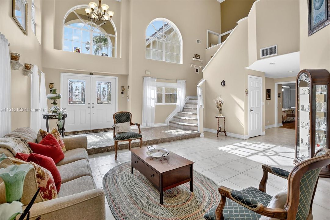 合同活跃: $950,000 (4 贝兹, 3 浴室, 3520 平方英尺)