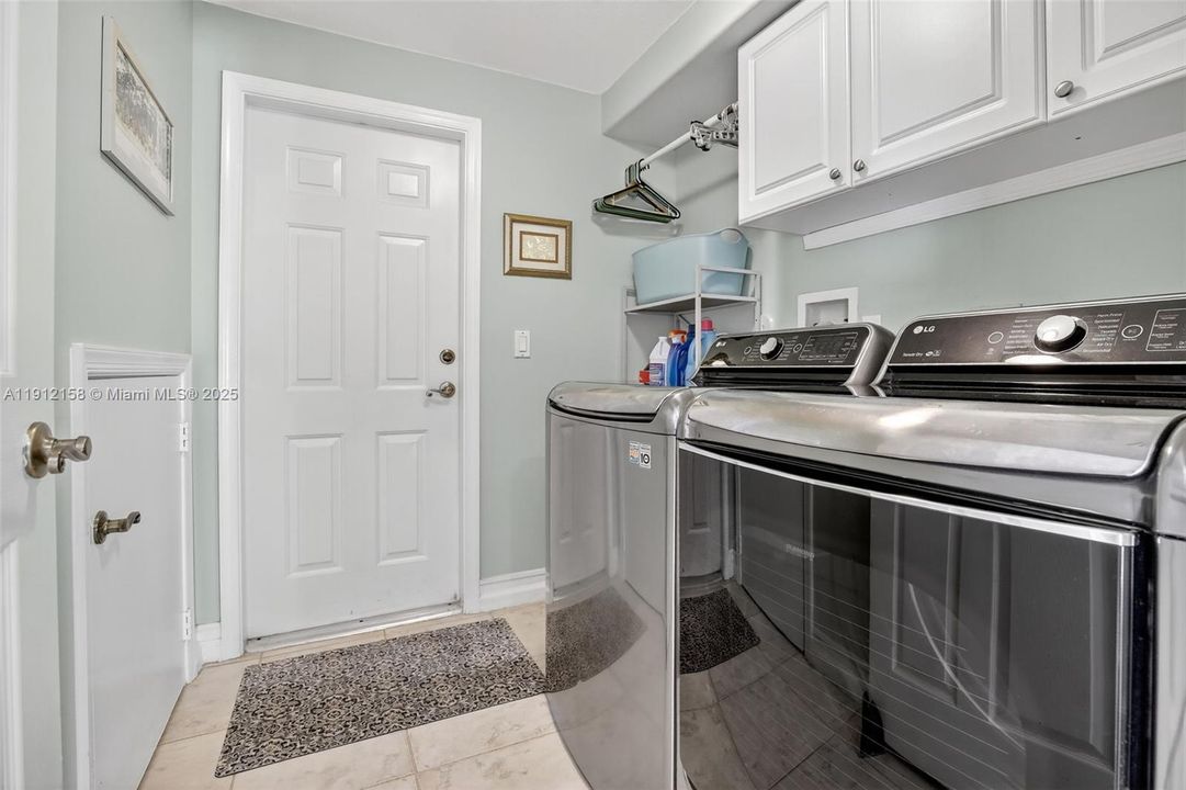 合同活跃: $950,000 (4 贝兹, 3 浴室, 3520 平方英尺)