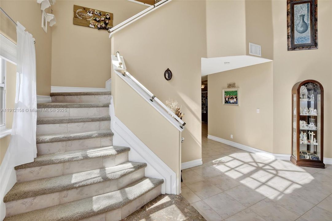 合同活跃: $950,000 (4 贝兹, 3 浴室, 3520 平方英尺)