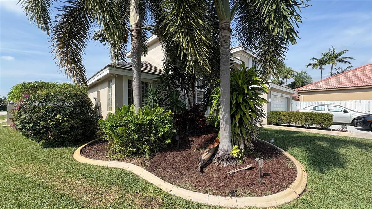 待售: $945,000 (5 贝兹, 2 浴室, 0 平方英尺)