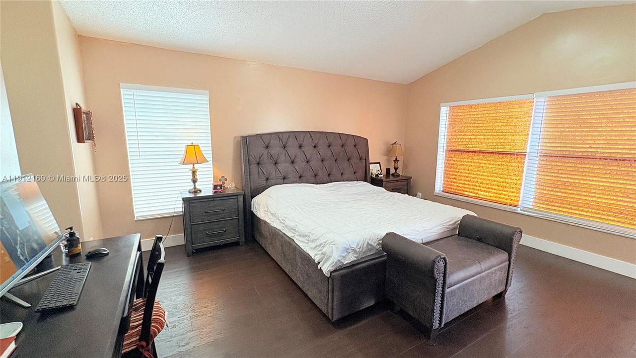 待售: $945,000 (5 贝兹, 2 浴室, 0 平方英尺)