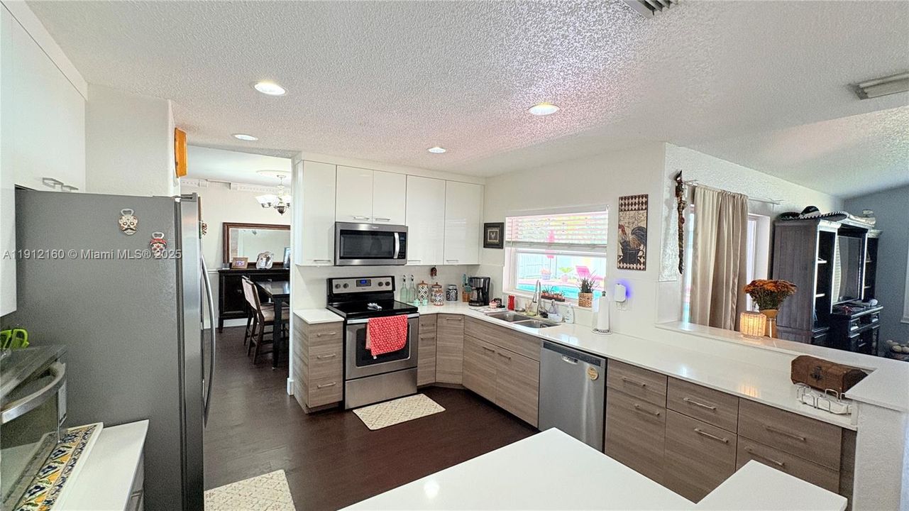 待售: $945,000 (5 贝兹, 2 浴室, 0 平方英尺)