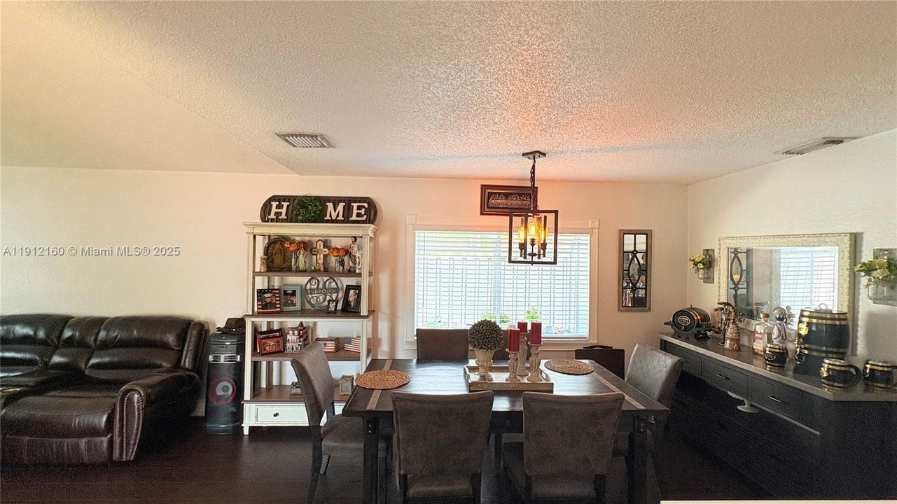 待售: $945,000 (5 贝兹, 2 浴室, 0 平方英尺)