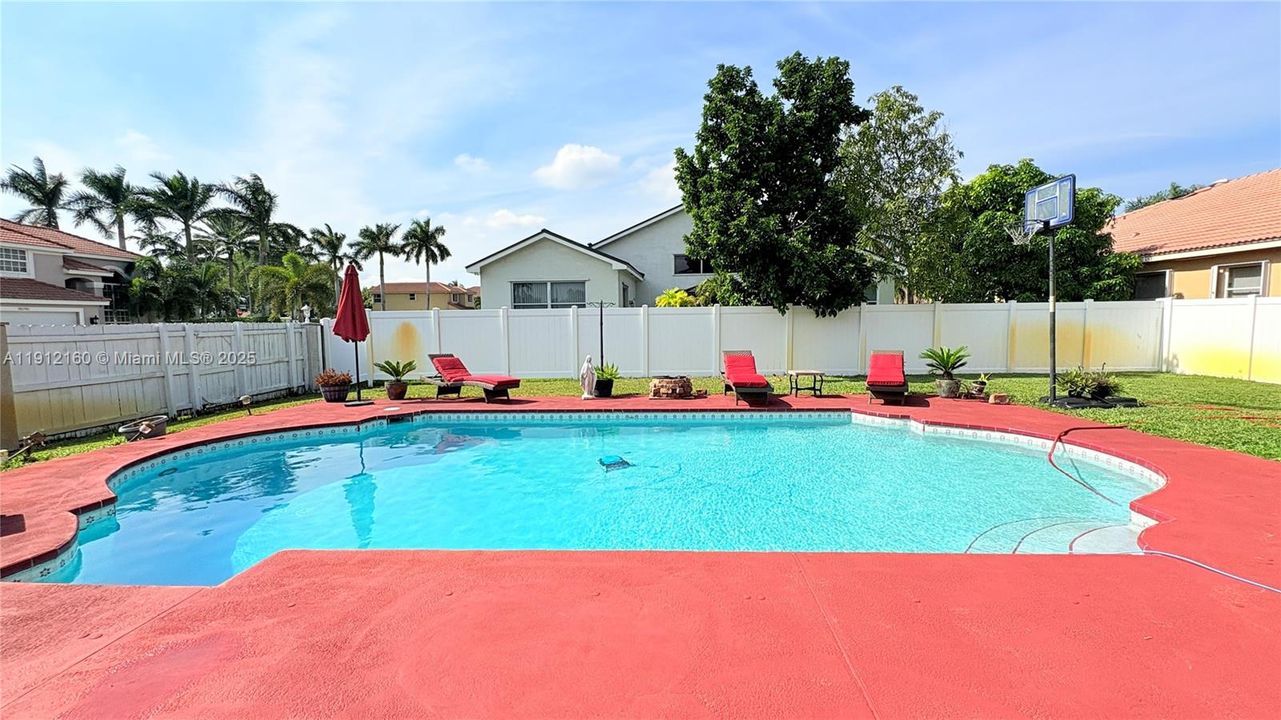 待售: $945,000 (5 贝兹, 2 浴室, 0 平方英尺)