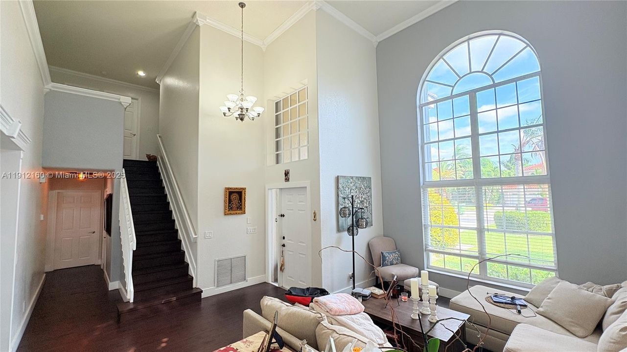 待售: $945,000 (5 贝兹, 2 浴室, 0 平方英尺)