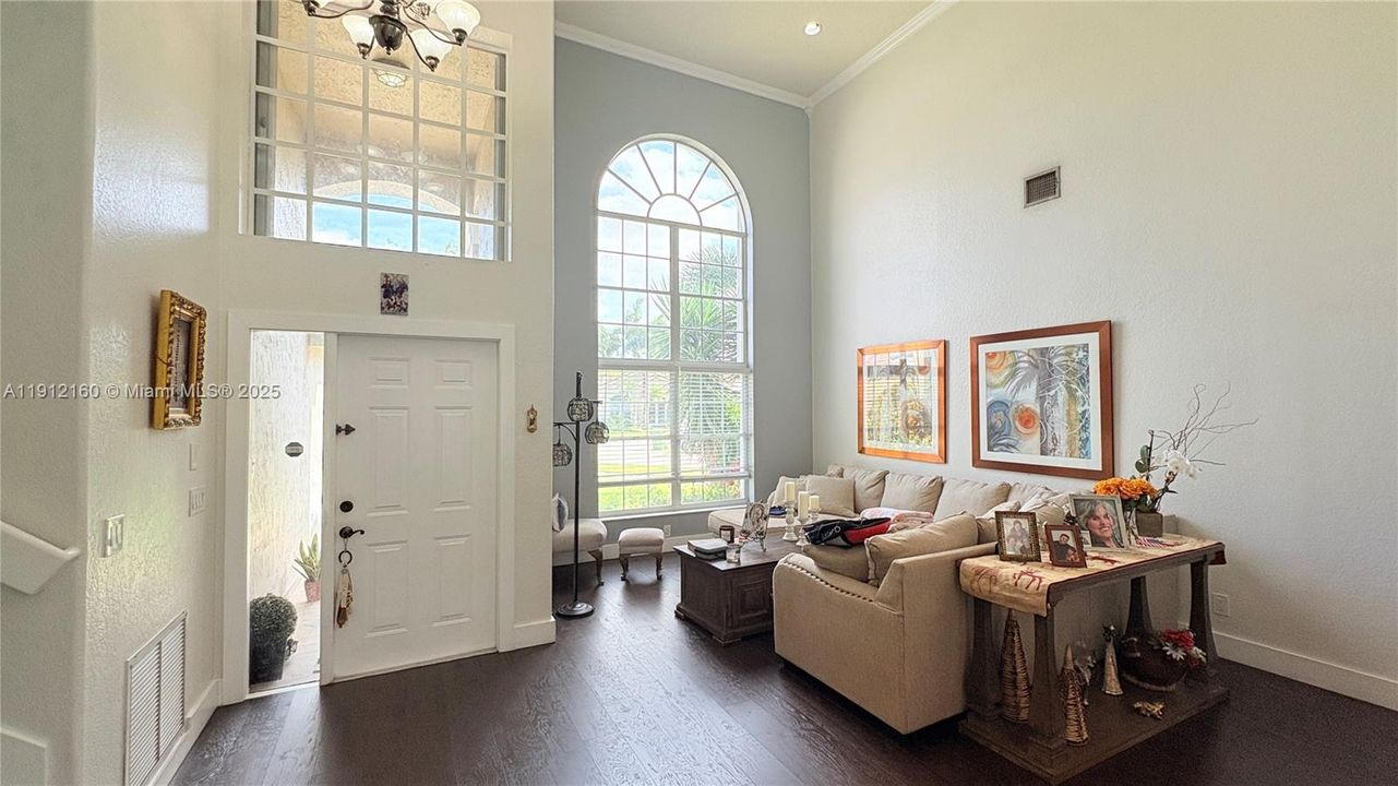 待售: $945,000 (5 贝兹, 2 浴室, 0 平方英尺)