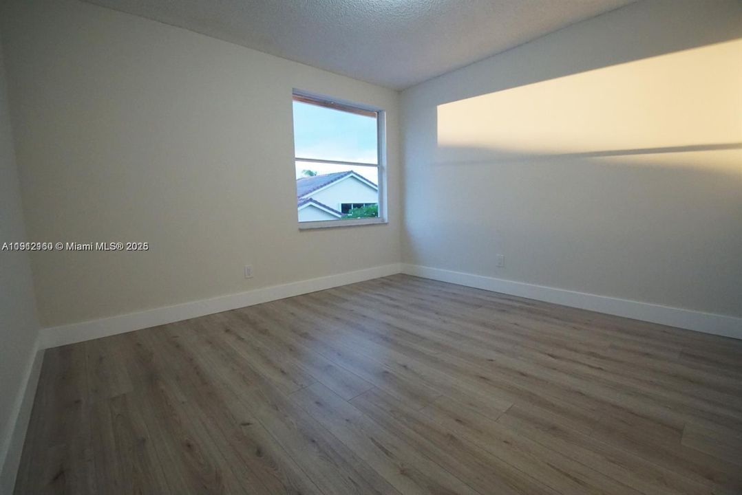 待售: $945,000 (5 贝兹, 2 浴室, 0 平方英尺)