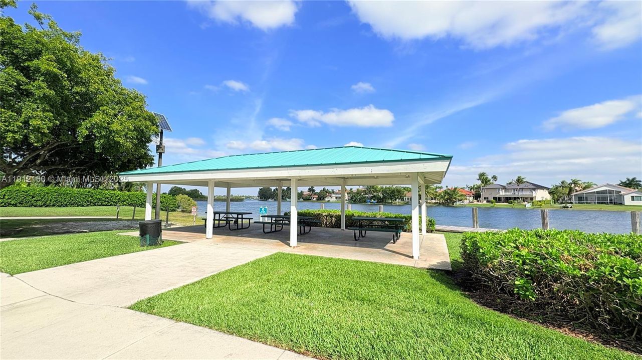 待售: $945,000 (5 贝兹, 2 浴室, 0 平方英尺)