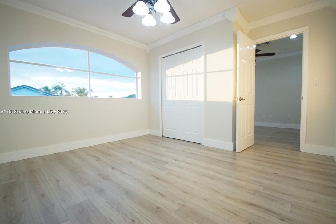 待售: $945,000 (5 贝兹, 2 浴室, 0 平方英尺)