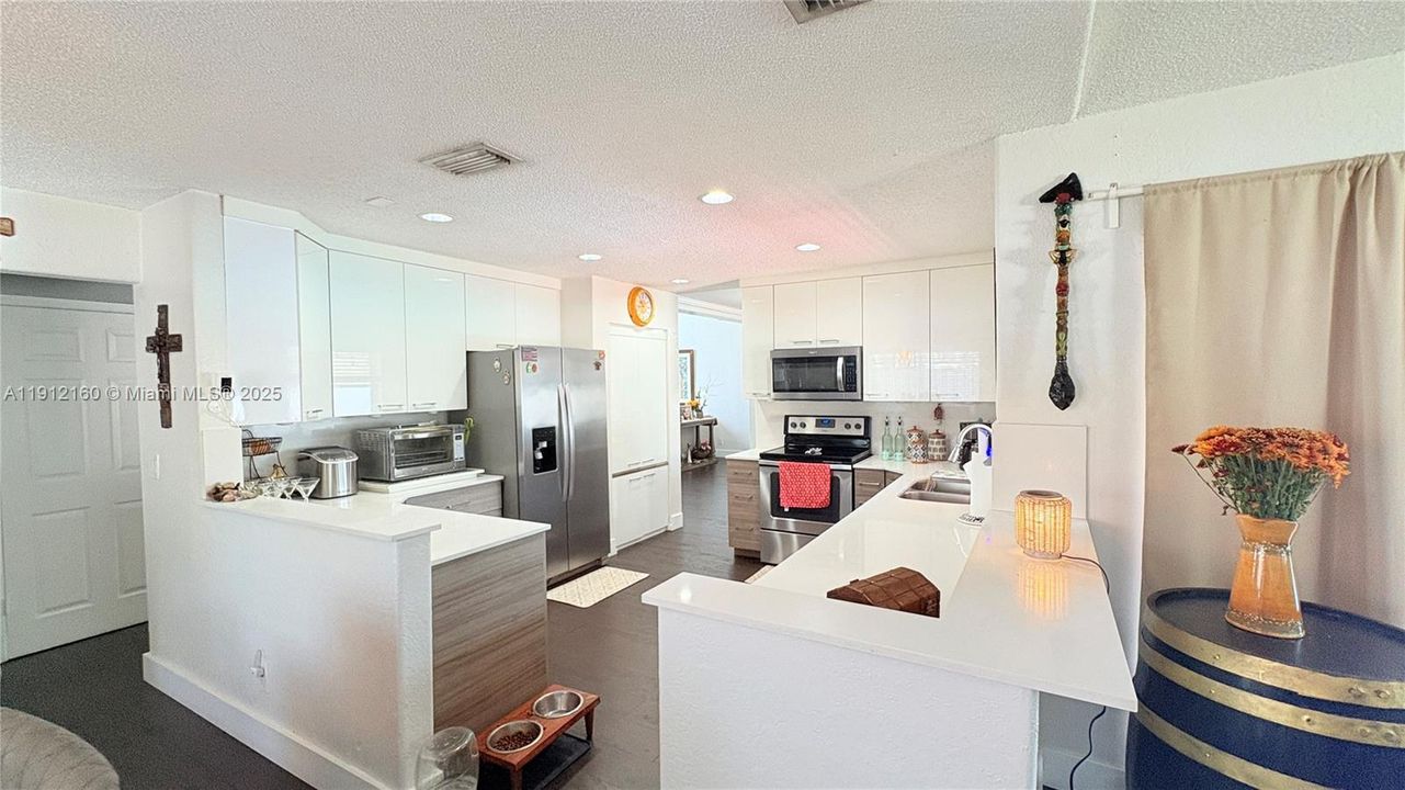 待售: $945,000 (5 贝兹, 2 浴室, 0 平方英尺)