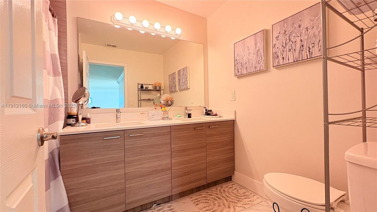 待售: $945,000 (5 贝兹, 2 浴室, 0 平方英尺)