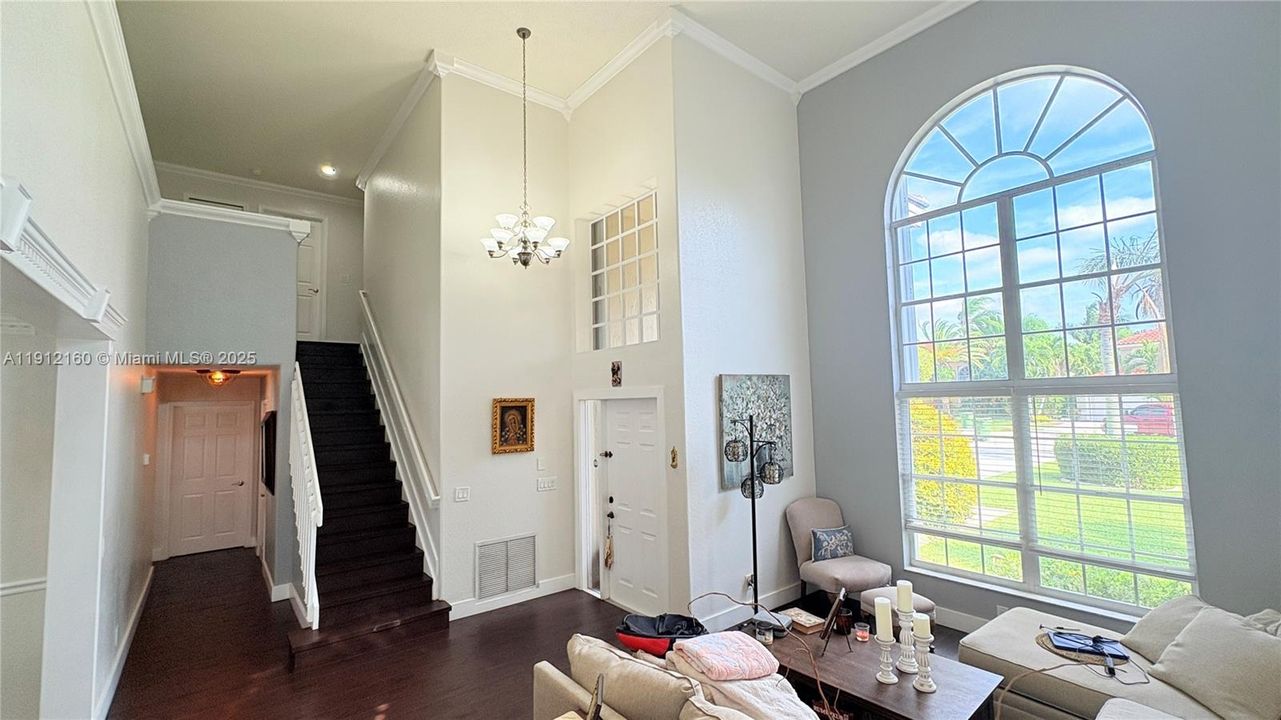 待售: $945,000 (5 贝兹, 2 浴室, 0 平方英尺)