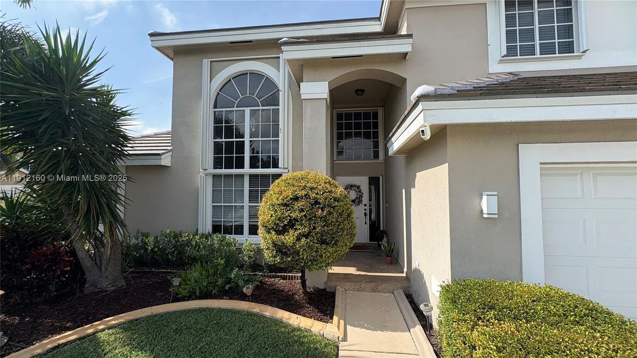 待售: $945,000 (5 贝兹, 2 浴室, 0 平方英尺)