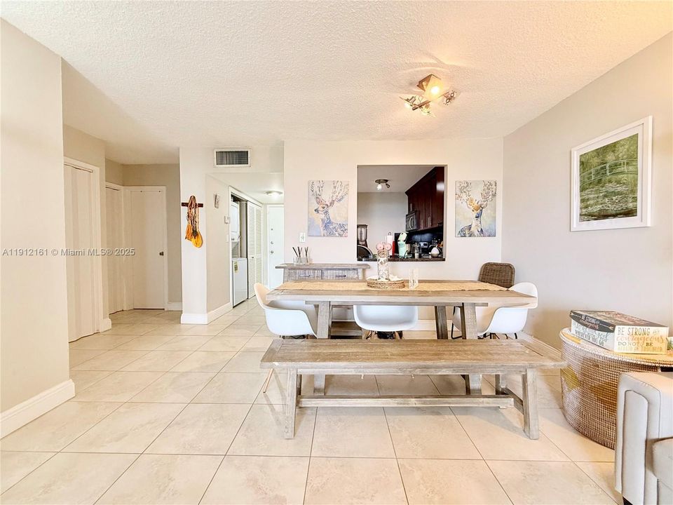 Activo con contrato: $270,000 (1 camas, 1 baños, 760 Pies cuadrados)